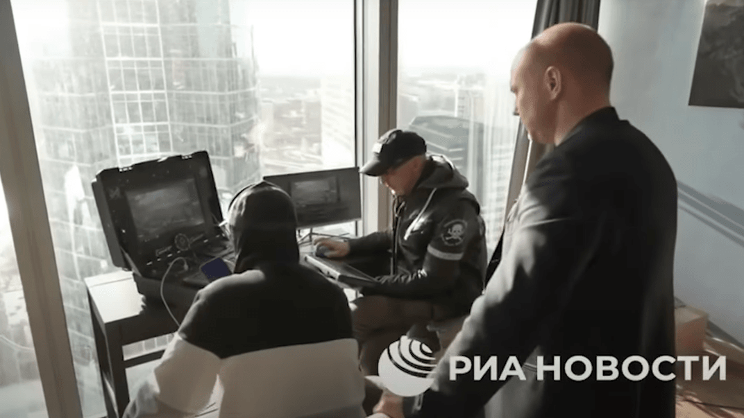 Оператор дрона в «Москва-Сіті»