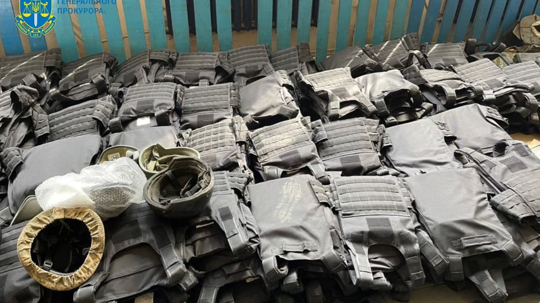 Бронежилети неналежної якості, які підозрюваний постачав військовій частині