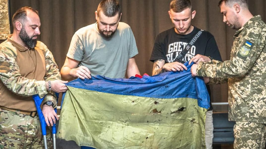 Український прапор, що майорів над «Азовсталлю» 