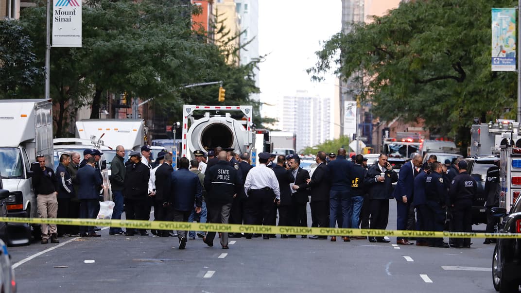 Поліція та служба безпеки перекрила вулицю у Нью-Йорку через підозрілий предмет біля офісу телеканалу CNN, 24 жовтня 2018 року