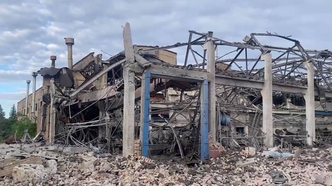 Дарницький вагоноремонтний завод у Києві після ракетного удару