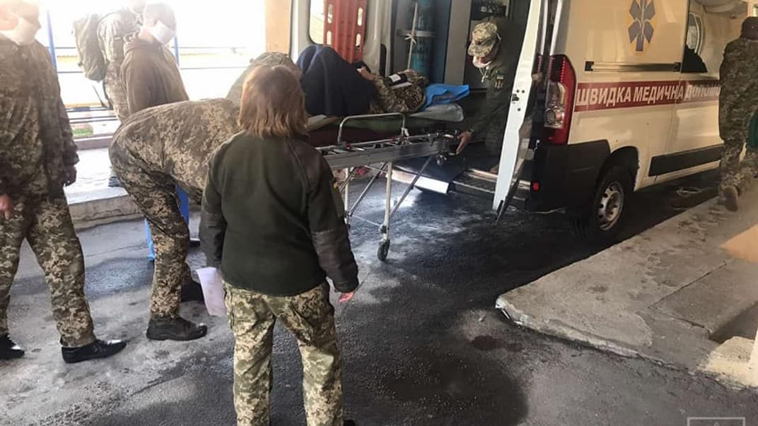 В Киев эвакуировали 10 раненых и двух больных военных