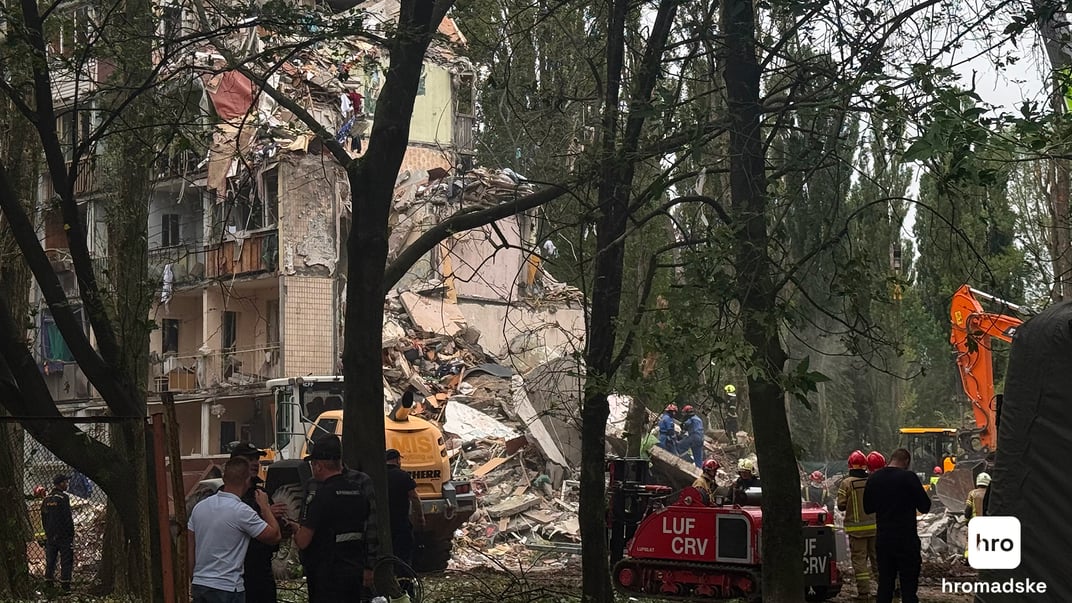 Будинок у Святошинському районі Києва, пошкоджений унаслідок російського обстрілу у ніч проти 31 липня