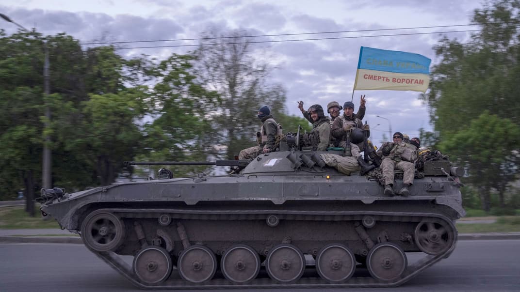 Українські військовослужбовці на БМП у Харківській області, 16 травня 2022 року