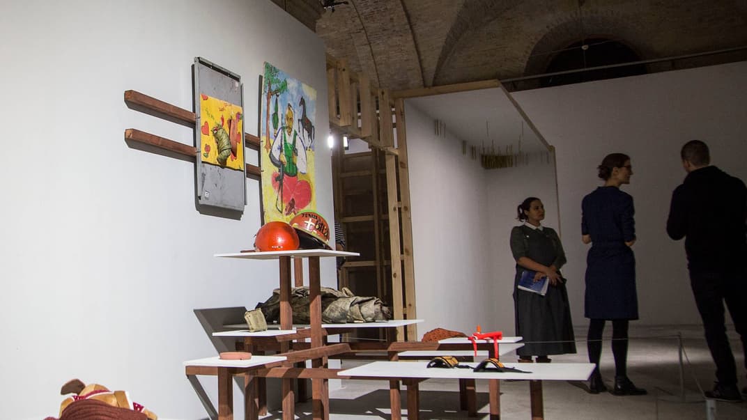 Барикади, портрети з Майдану та «мовчання мертвих»: що варто побачити на виставці «Революціонуймо»