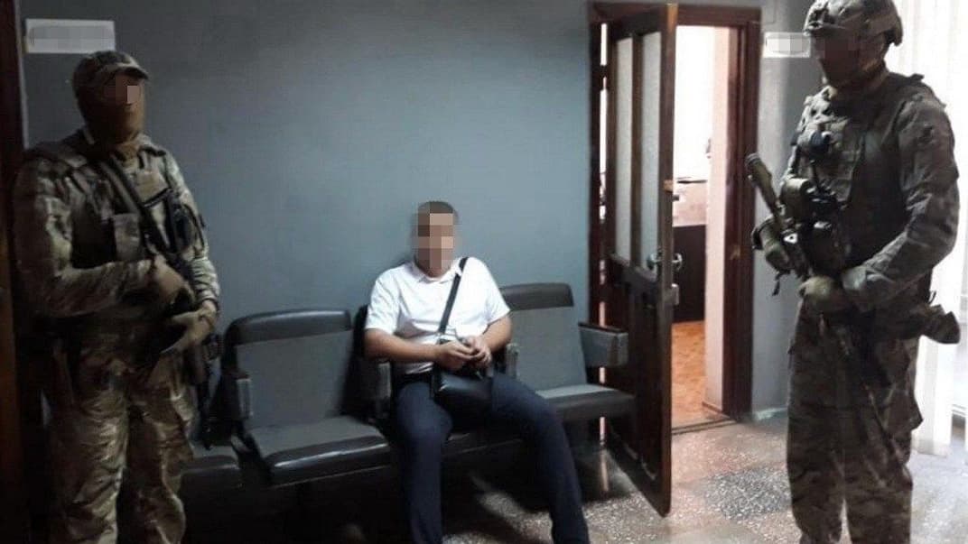 Боевики «ДНР» получали деньги из Украины под видом соцвыплат, к схеме причастен работник госбанка — СБУ