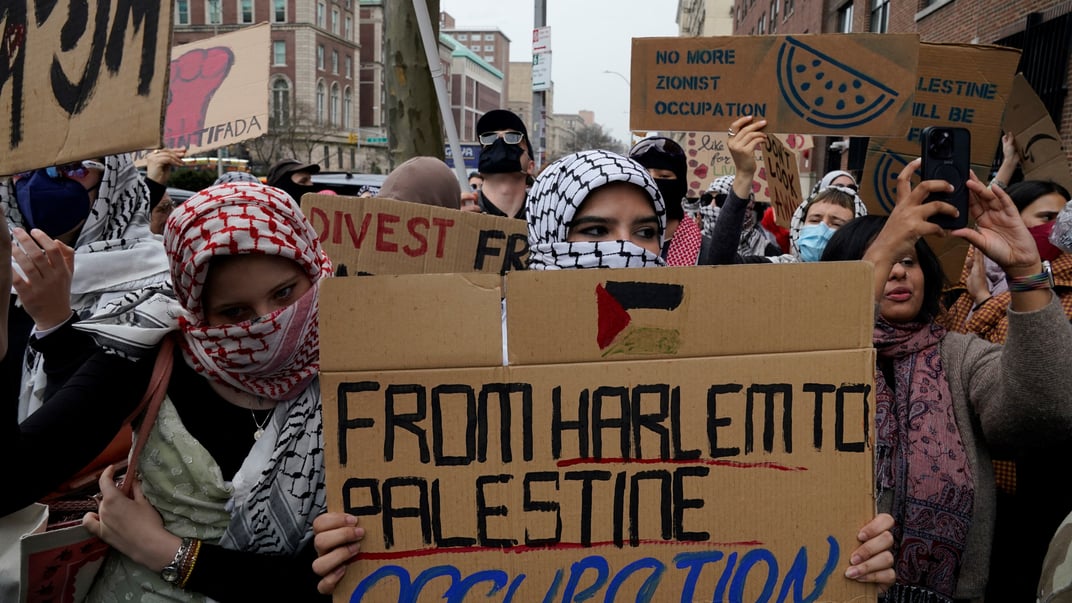 Пропалестинські студенти протестують біля Барнардського коледжу у Нью-Йорку, 27 лютого 2025 року