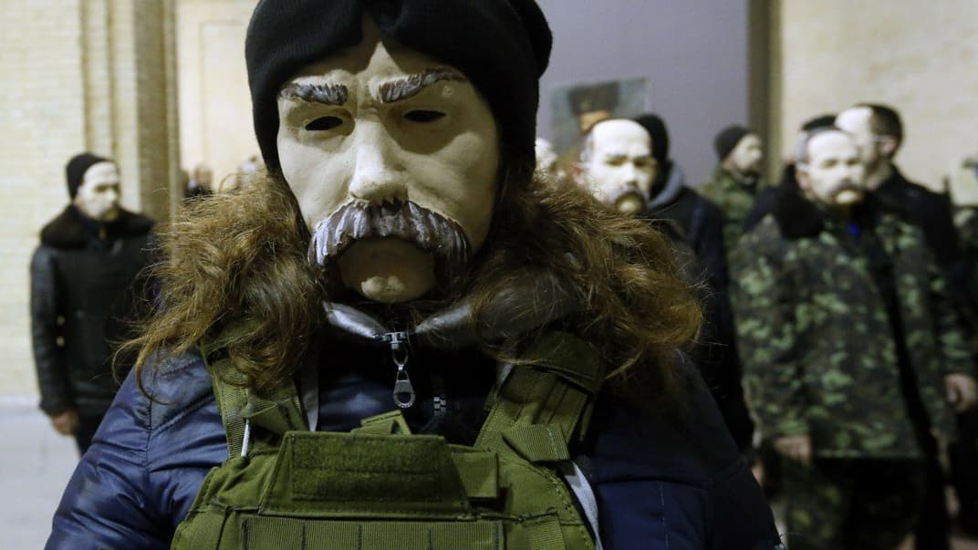 Актеры в масках Шевченко во время съемок документального фильма «Тарас Шевченко. Идентификация», Киев, 15 февраля 2014 года