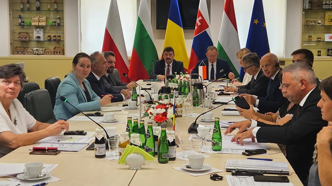 Міністр сільського господарства Польщі Роберт Телус на зустрічі з колегами 19 липня: «Ми не хочемо ні з ким сваритися, а хочемо розробити рішення, які будуть вигідними не лише для наших фермерів, а й для всього ЄС»