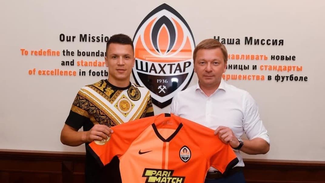 Півзахисник збірної України Євген Коноплянка (ліворуч)