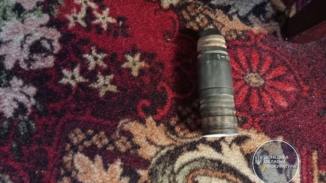 Снаряд бойовиків на Донбасі пробив дах і влетів у кімнату місцевих мешканців