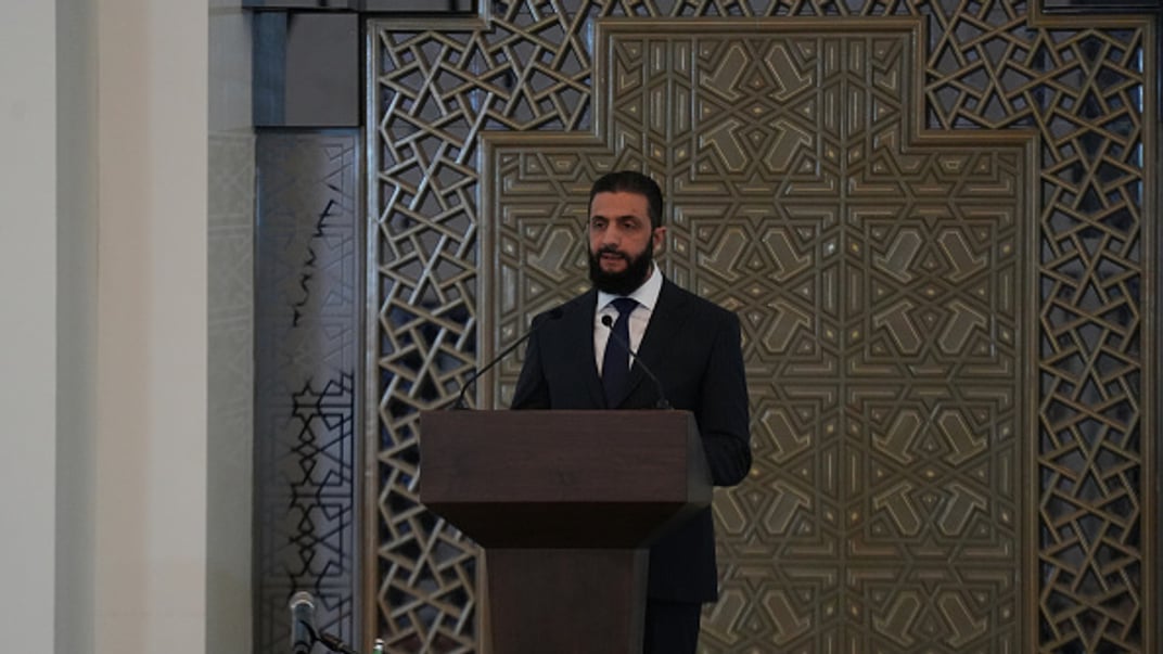 Президент Сирії Ахмед аль-Шараа виступає під час церемонії оголошення нового сирійського уряду в Народному палаці, 29 березня 2025 року Президент Сирії Ахмед аль-Шараа виступає під час церемонії оголошення нового сирійського уряду в Народному палаці, 29 березня 2025 року