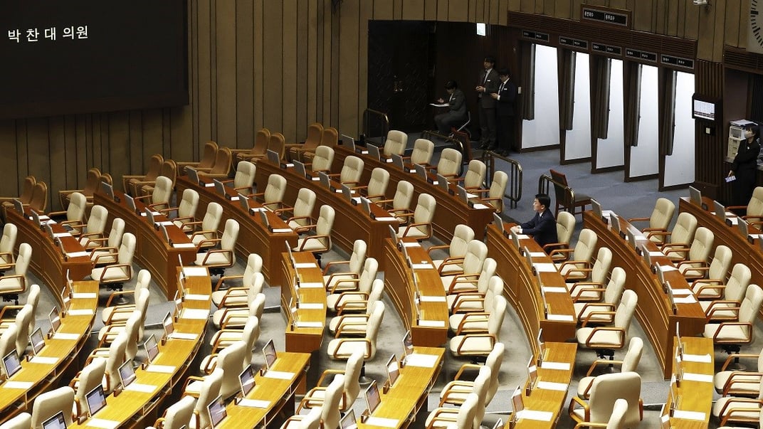 Місця в парламенті «Партії влади народу», що контролює крісло президента, під час голосування за імпічмент глави держави Юн Сок Йоля, 7 грудня