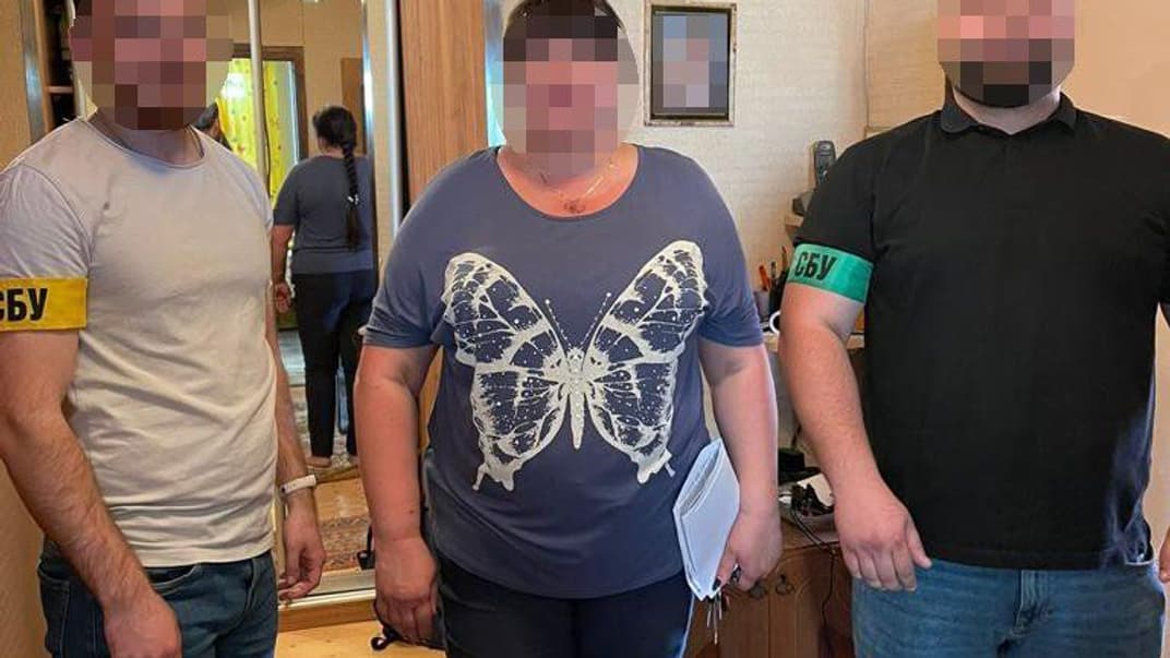 Обвинувачена під час обшуків у неї вдома