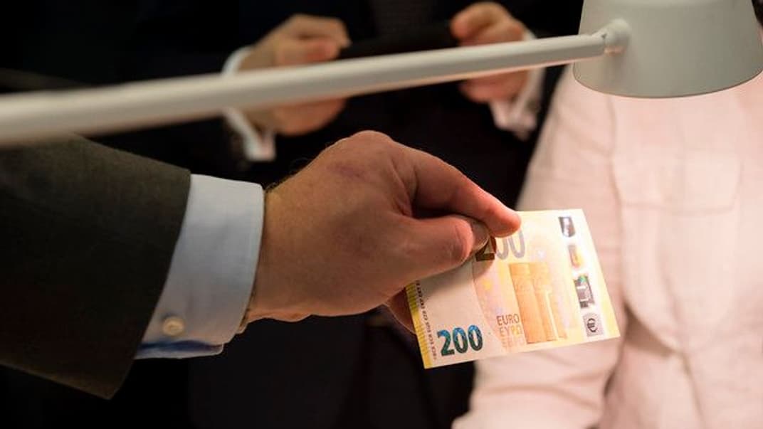 Обновленная банкнота номиналом 200 евро