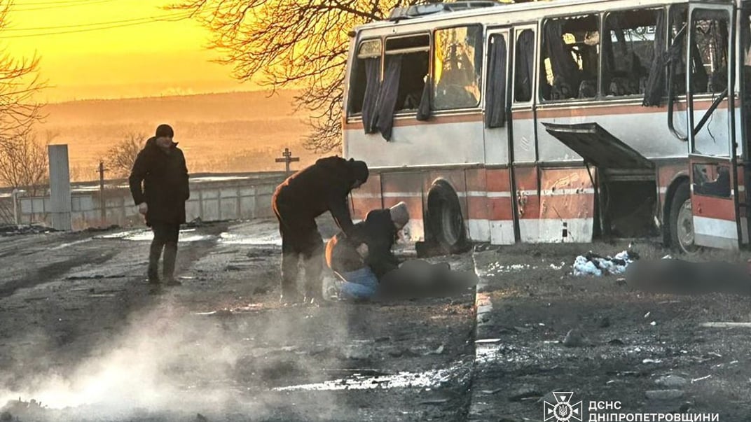 российский дрон атаковал служебный автобус в Днепропетровской области