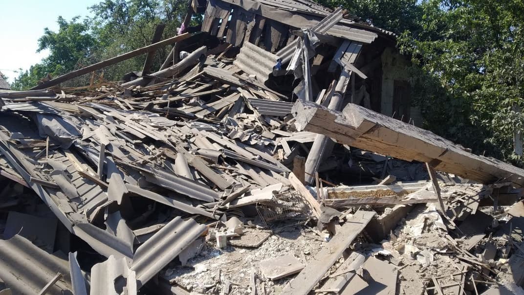 Наслідки російського ракетного удару у Торецьку