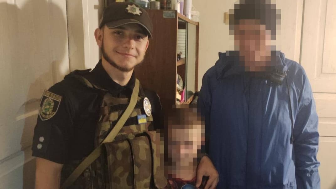 В Харьковской области мать заявила в полицию об исчезновении мальчика. Его нашли под кроватью, где он уснул