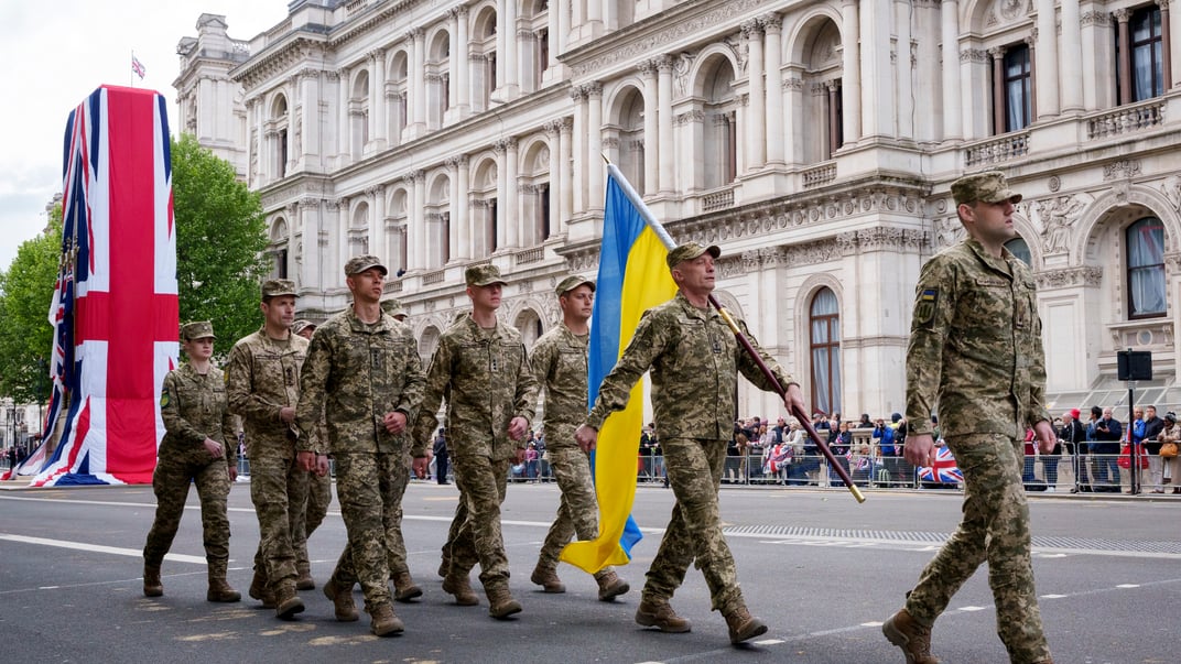 Ілюстративне фото. Українські військові в Лондоні під час параду з нагоди 90-ї річниці закінчення Другої світової війни в Європі