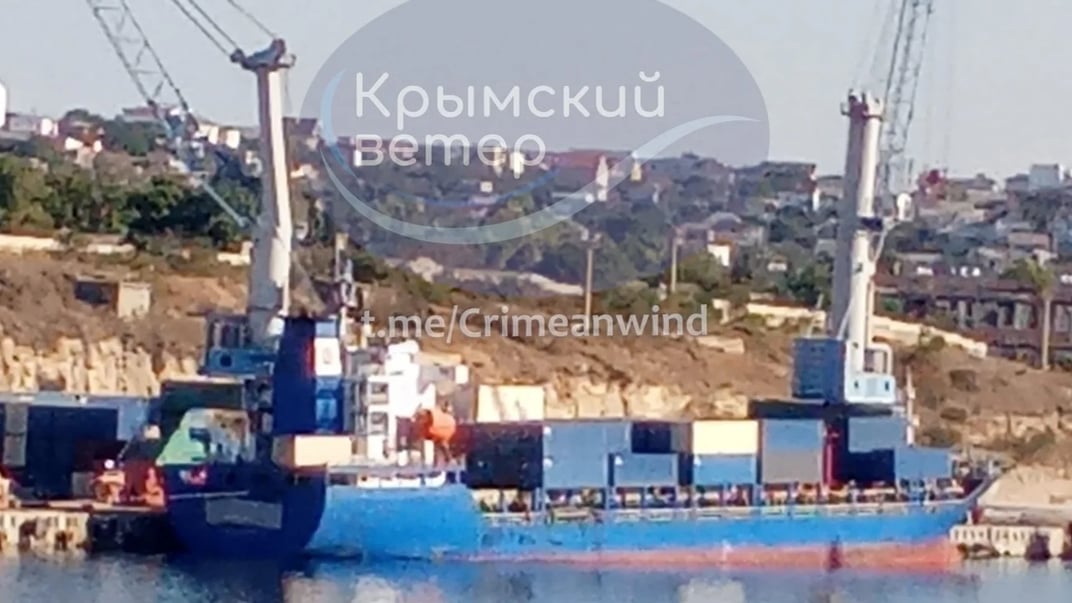 Китайське вантажне судно Heng Yang 9 в окупованому Севастополі Китайське вантажне судно Heng Yang 9 в окупованому Севастополі