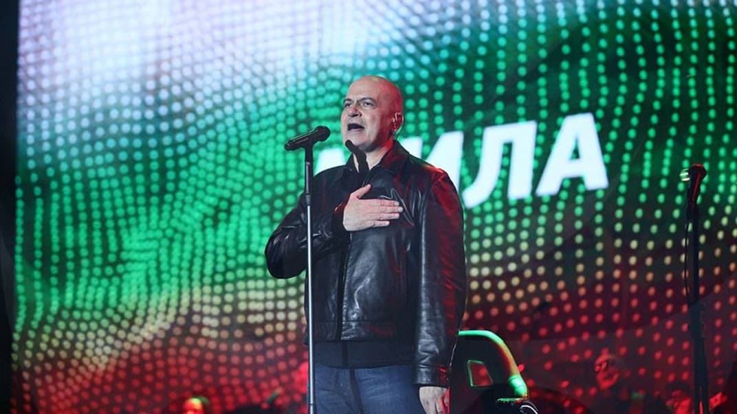 Болгарский телеведущий и певец Слави Трифонов