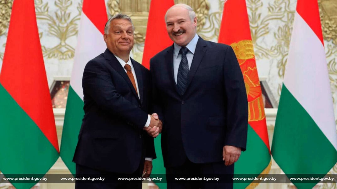 Ілюстративне фото. Прем'єр-міністр Угорщини Віктор Орбан та самопроголошений президент Білорусі Олександр Лукашенко