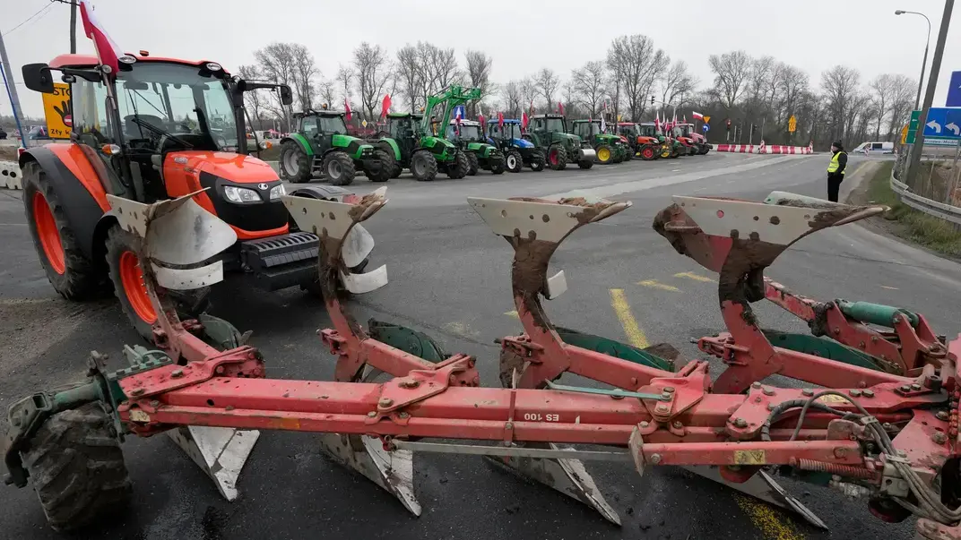 Иллюстративное фото. Польские фермеры блокируют дороги вблизи Варшавы в знак протеста против украинского импорта и климатической политики Европейского Союза, 20 марта 2024 года