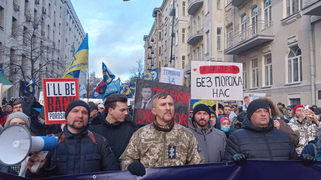 Сторонники пятого президента Петра Порошенко на Банковой, 19 января 2022 года