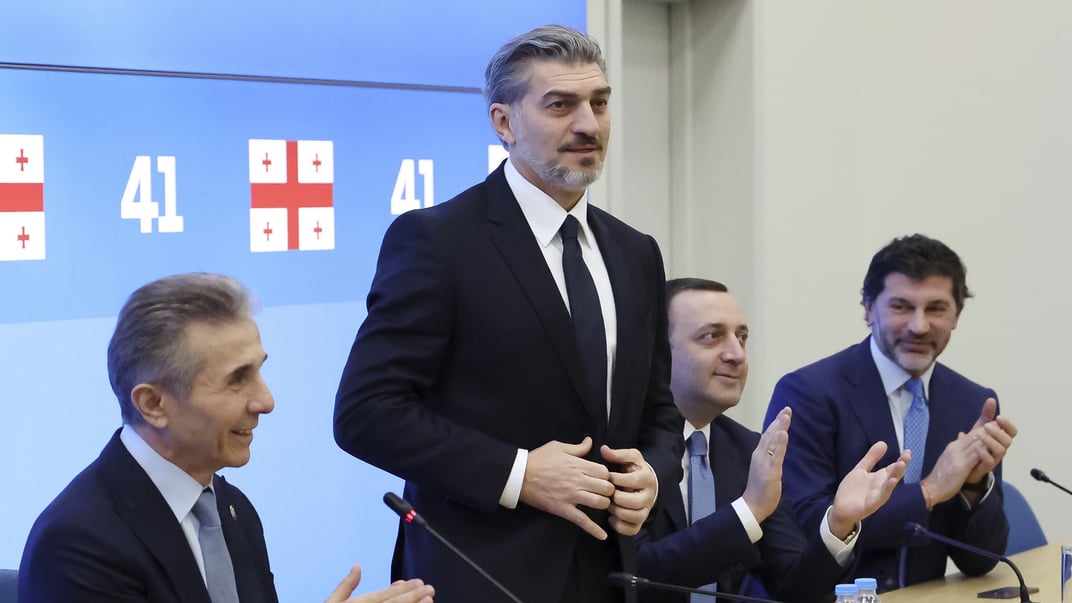 Единственный кандидат на президентских выборах в США Михеил Кавелашвили (в центре)