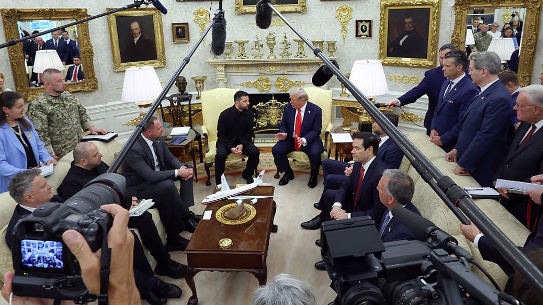 Президенты Украины и США Владимир Зеленский и Дональд Трамп встречаются в Овальном кабинете, 18 августа 2025 года