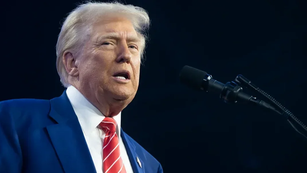 Дональд Трамп виступає під час Turning Point USA's AmericaFest у Фініксі, штат Аризона, 22 грудня 2024 року