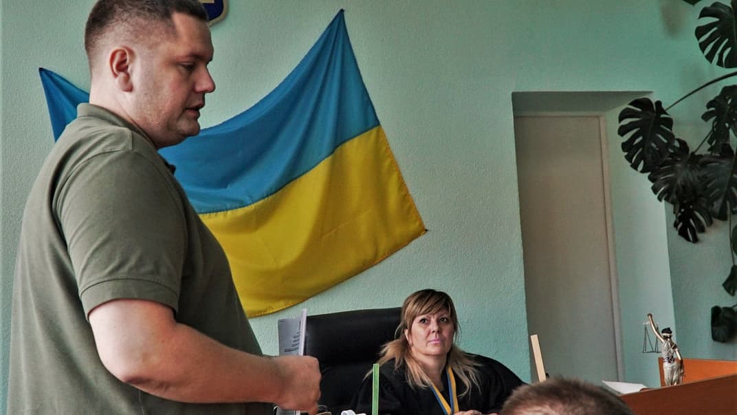 Військовий прокурор Андрій Сопівник (ліворуч), архів