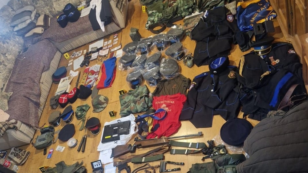 Речі, які знайшли під час обшуків в межах операції «Луганськ»