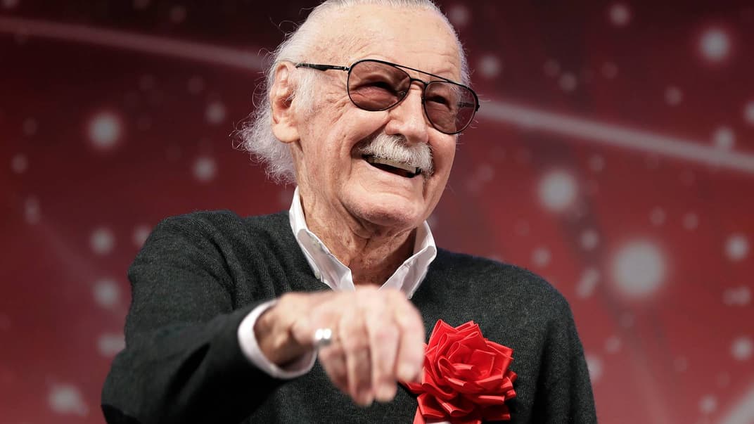 Письменник, сценарист і співзасновник компанії Marvel Стен Лі під час церемонії відкриття Токійського з'їзду фанів коміксів у місті Чіба на схід від Токіо, Японія, 1 грудня 2017 року