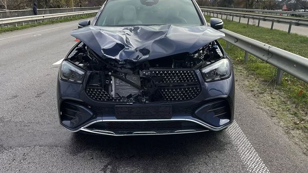 Пошкоджене авто депутата Андрія Ніколаєнка, який збив на смерть дівчину