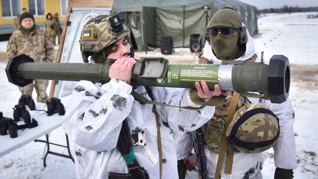 Украинские военнослужащие тренируются использовать американские ракеты M141 Bunker Defeat Munition (SMAW-D) на Яворовском военном полигоне вблизи Львова, 4 февраля 2022 года