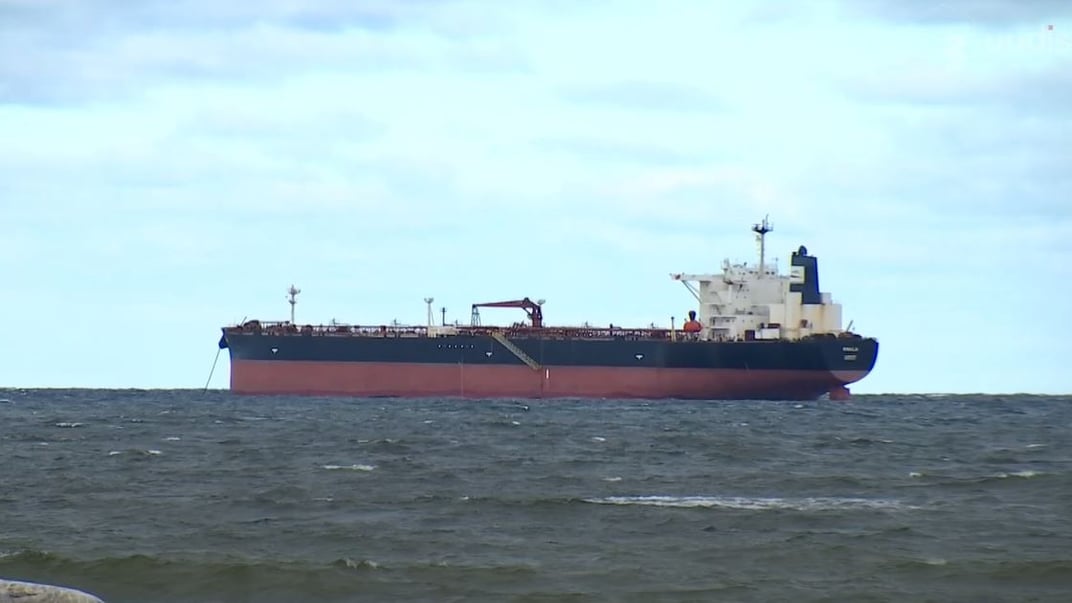 Нафтовий танкер Kiwala, який рухався Фінською затокою без прапора