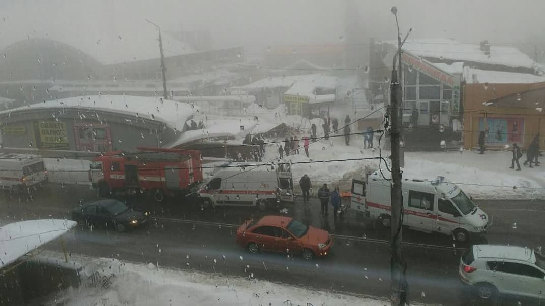 У Макіївці обвалився торговий ряд