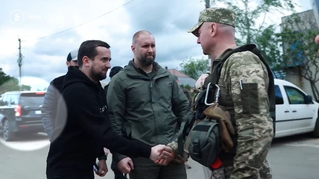 Авто Chevrolet Tahoe, предоставленное Украине компанией General Motors для гуманитарных миссий, на котором, как установили журналисты, ездил Кирилл Тимошенко с весны