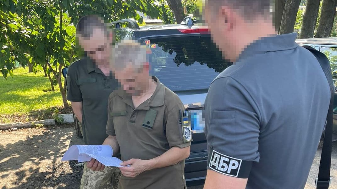 ДБР викрило підозрюваних у шахрайстві 