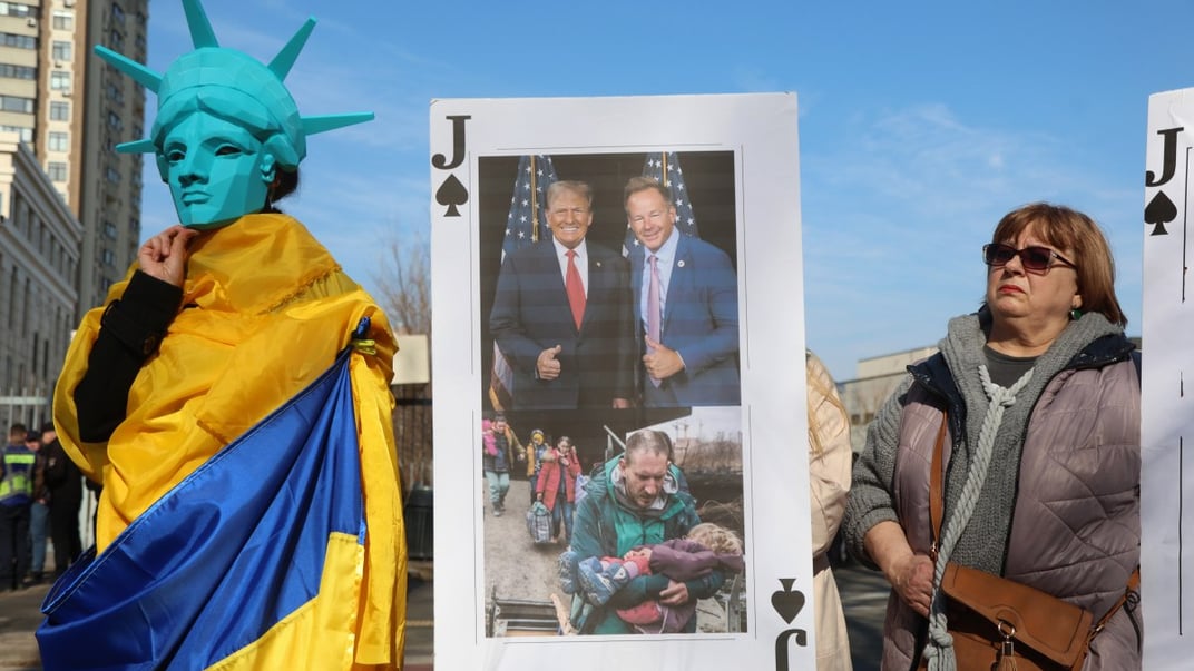 Ілюстративне фото. Акція «Америко, прокинься!» під посольством США в Києві, 8 березня 2025 року