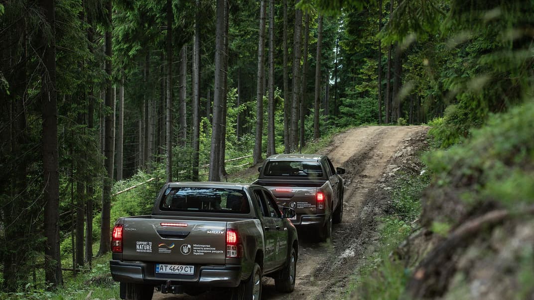Джипам заборонено заїжджати на територію Карпатського біосферного заповідника. Але в серпні 2021 року адміністрації повідомили про кілька таких випадків. Фото серпня 2021 року