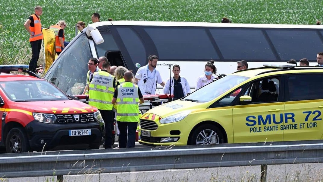 Автобус, який потрапив у ДТП у Франції