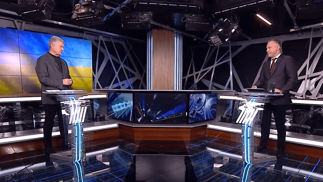 Петр Порошенко во время интервью на телеканале «Прямой»