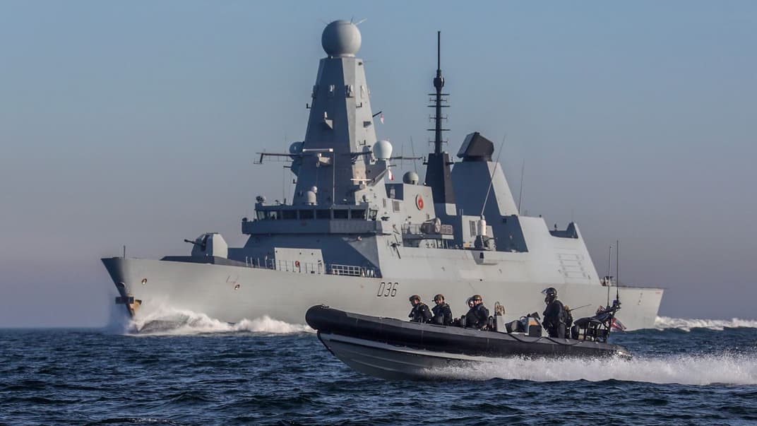 Эсминец типа 45 HMS Defender Королевского ВМФ Великобритании