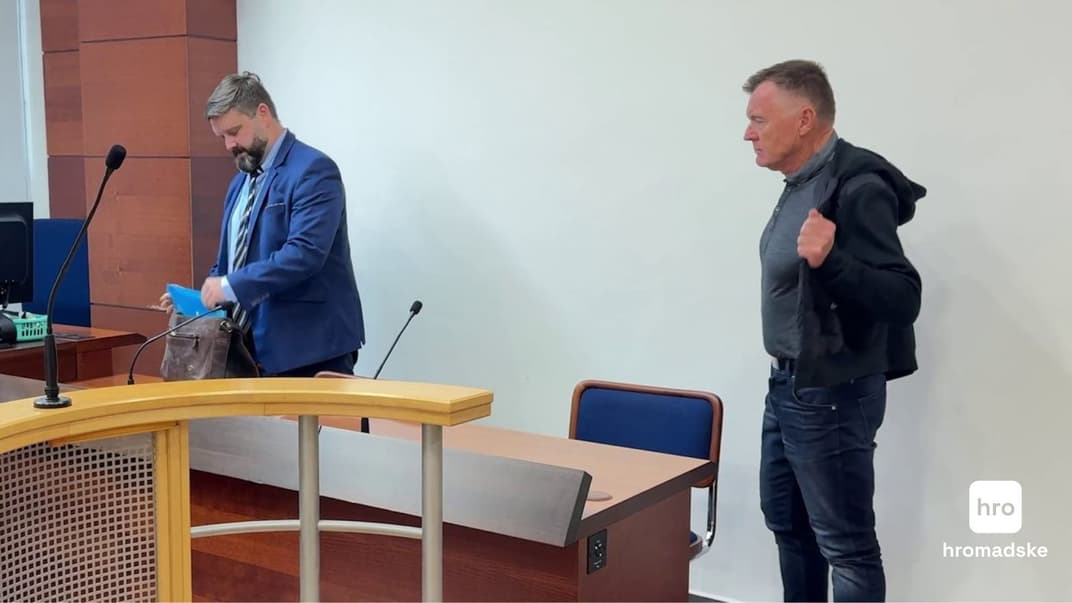 Адвокат Карл Витченс и Петр Перничка в суде города Усти-над-Лабем