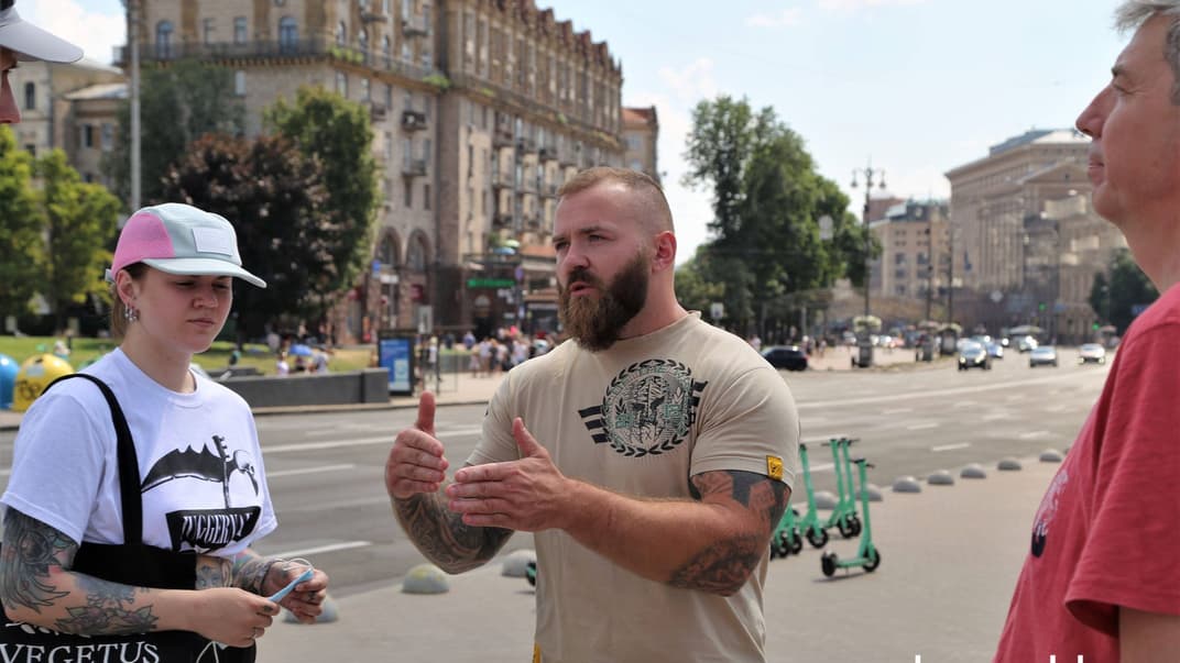Родион Батулин во время акции памяти белорусского добровольца-медика Николая Илина на Майдане Независимости, 11 июля 2021 года