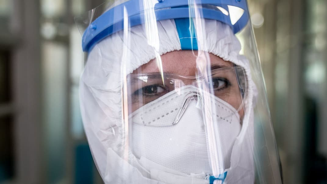 Врач Ольга Кобевко во время общения с журналистами в областной больнице в Черновцах, Украина, 10 мая 2020 года