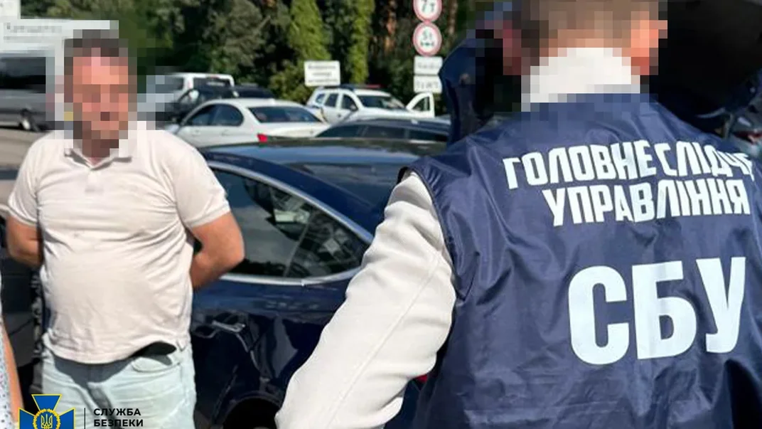 Посадовець НАБУ Віктор Гусаров під час затримання в липні