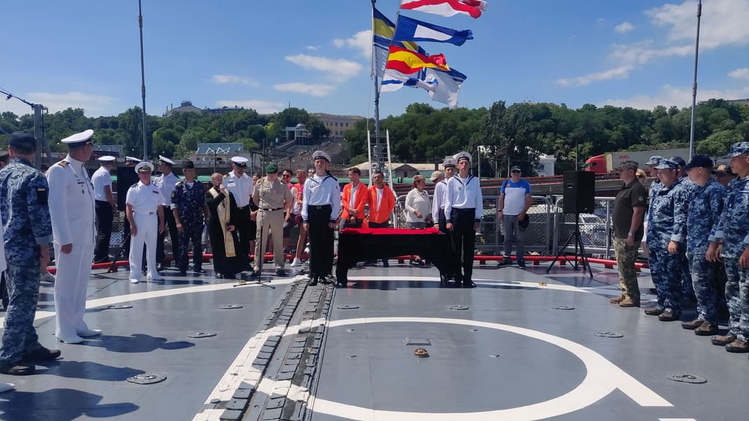 Церемонія передачі меча екіпажу фрегата «Гетьман Сагайдачний», Одеса, 7 липня 2019 року